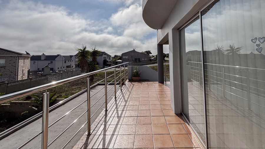 To Let 7 Bedroom Property for Rent in Myburgh Park Western Cape